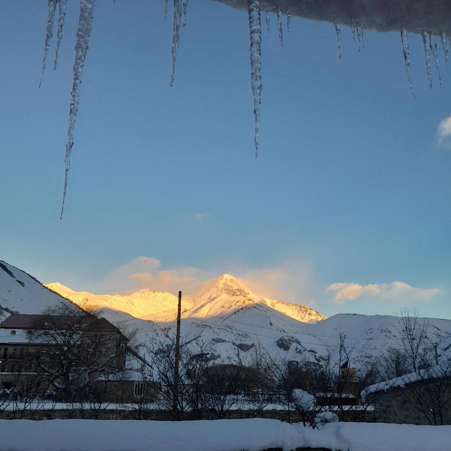 Warm House Pensionat Kazbegi Exteriör bild