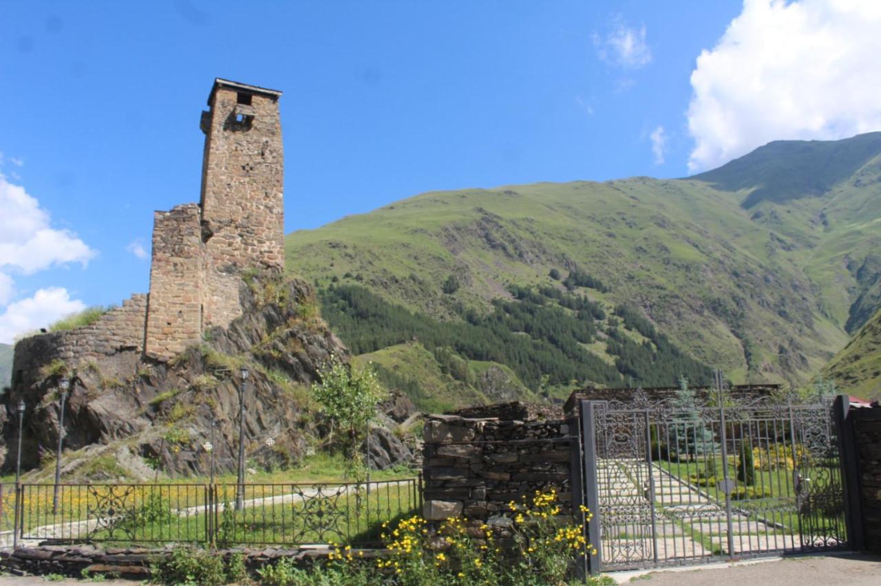 Warm House Pensionat Kazbegi Exteriör bild