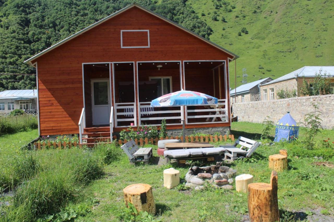 Warm House Pensionat Kazbegi Exteriör bild