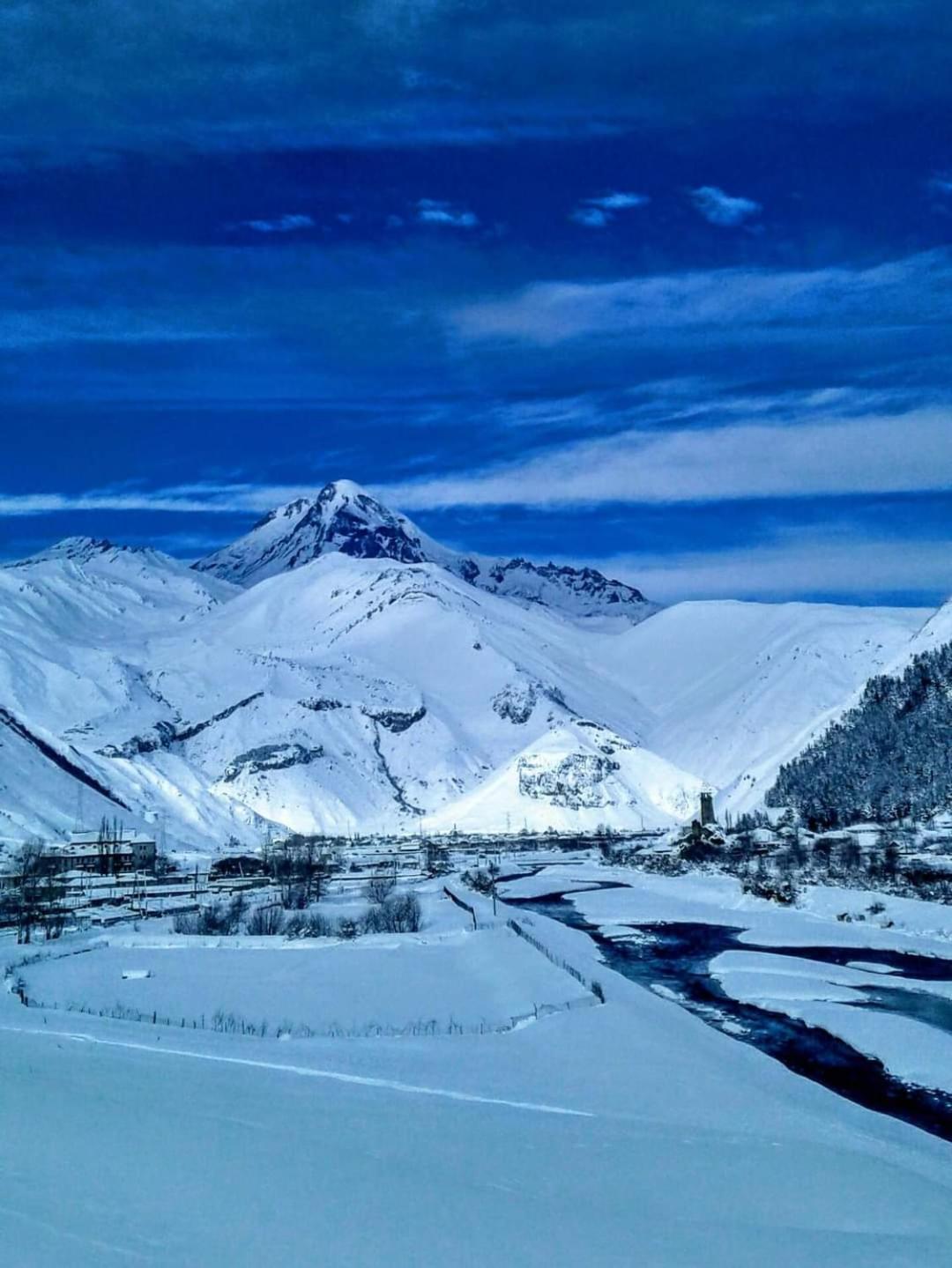Warm House Pensionat Kazbegi Exteriör bild